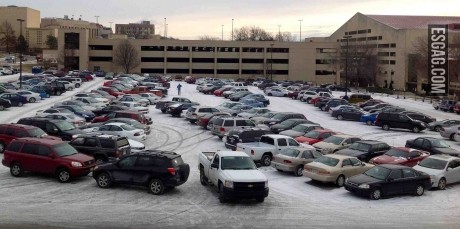 Se borraron las líneas blancas y nadie sabe como estacionar!