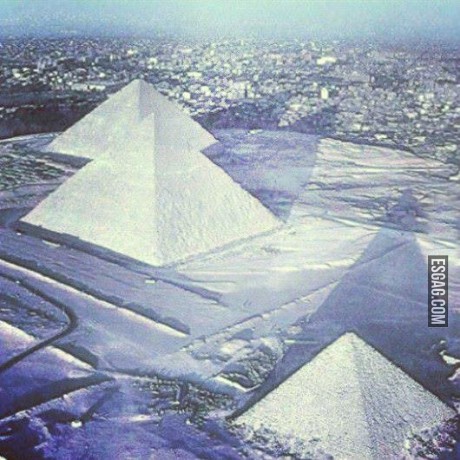 Las pirámides de Egipto nevadas