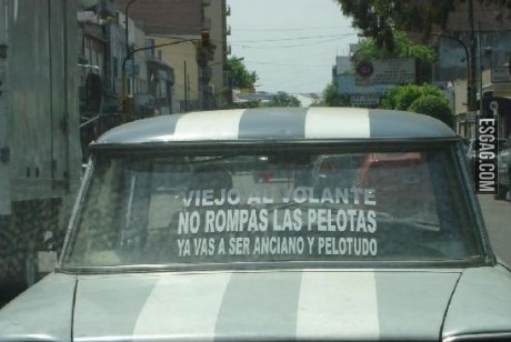 Viejo al volante