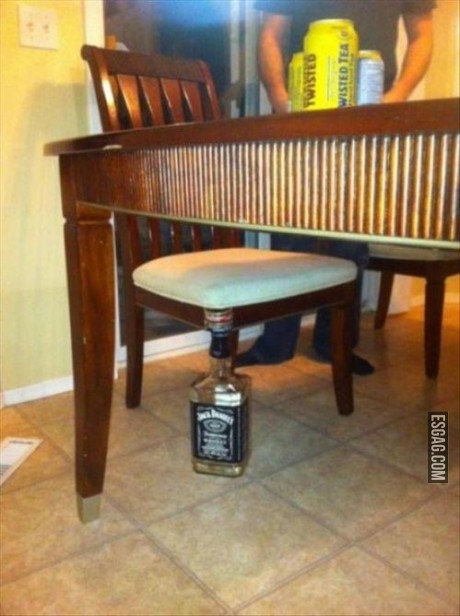 Adonde esta la maldita botella de Wisky!!