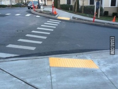 Estaban borrachos los que pintaron las lineas.