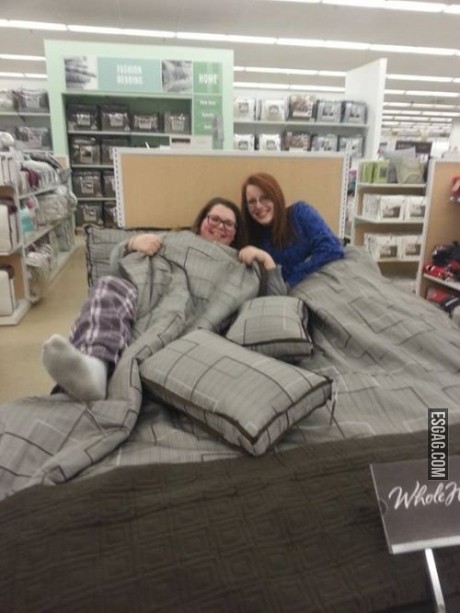 Siesta en el centro comercial