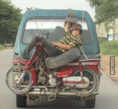 El viaje en moto mas loco del mundo