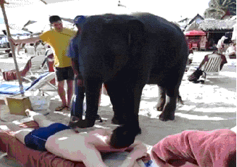El mas raro masaje de playa en Tailandia