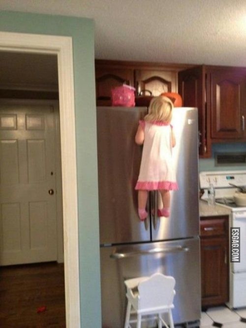 Llego a la cocina y mi hija esta asi...