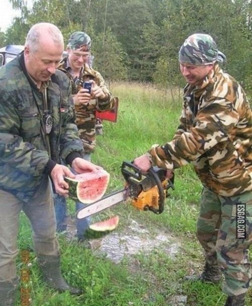 Corte de una sandía extremo