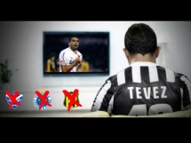 Tevez mirando la final de la Copa Libertadores